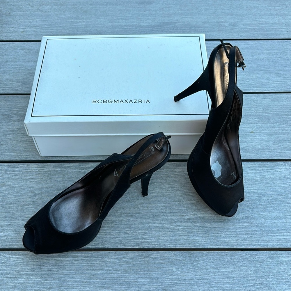 BCBG MAX AZRIA Libby 2 Black Satin Peep-toe Slingback Shors, 9.5M